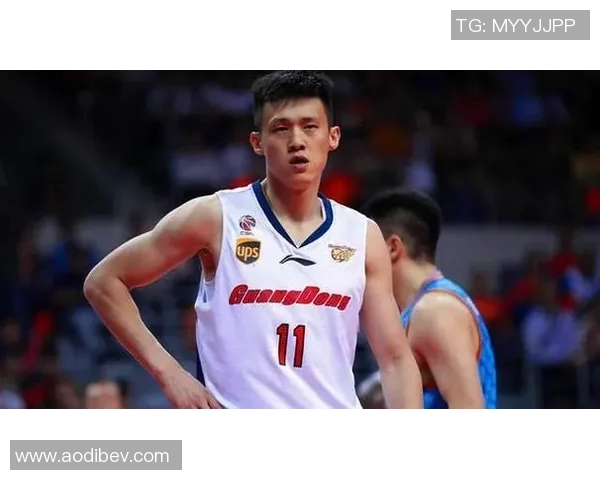 周鹏：从篮球场上的拼搏者到生活中的坚韧榜样，见证成长与奋斗的故事